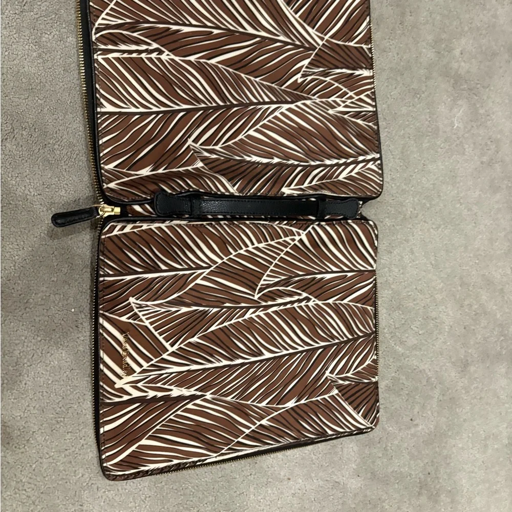 Vera Bradley Brown and White Leaf Design Tablet Organizer